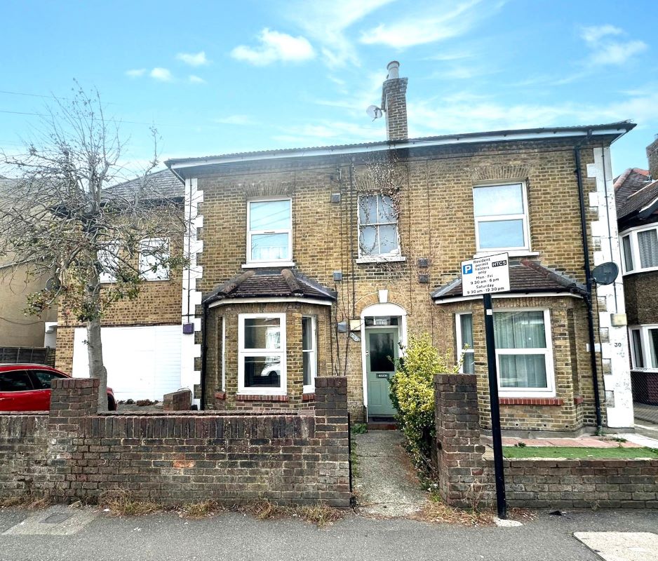 Flat (A), 28 Hibernia Road, Hounslow, TW3 3RY