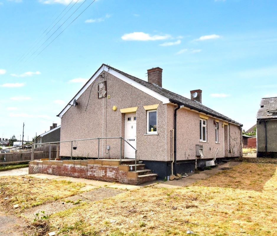 Freehold Detached Bungalow Vacant Possession