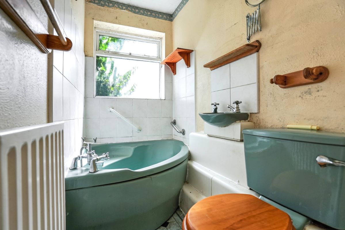 24 Grange Hill, Chatham, ME5 7AH