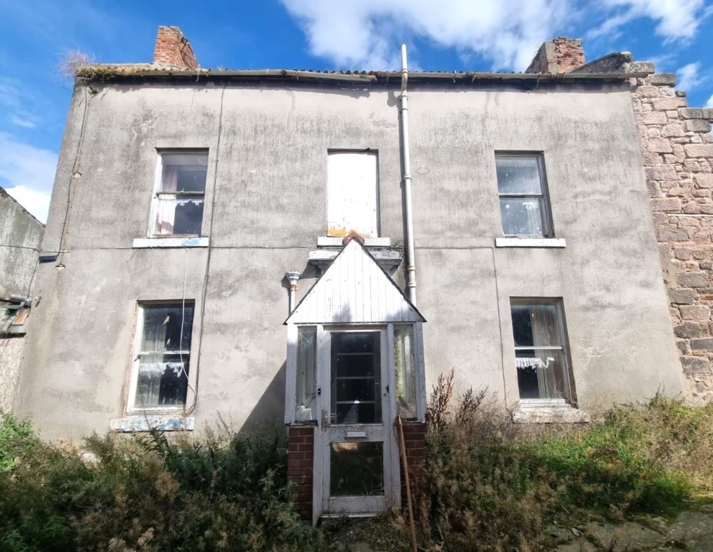 Freehold House Vacant Possession