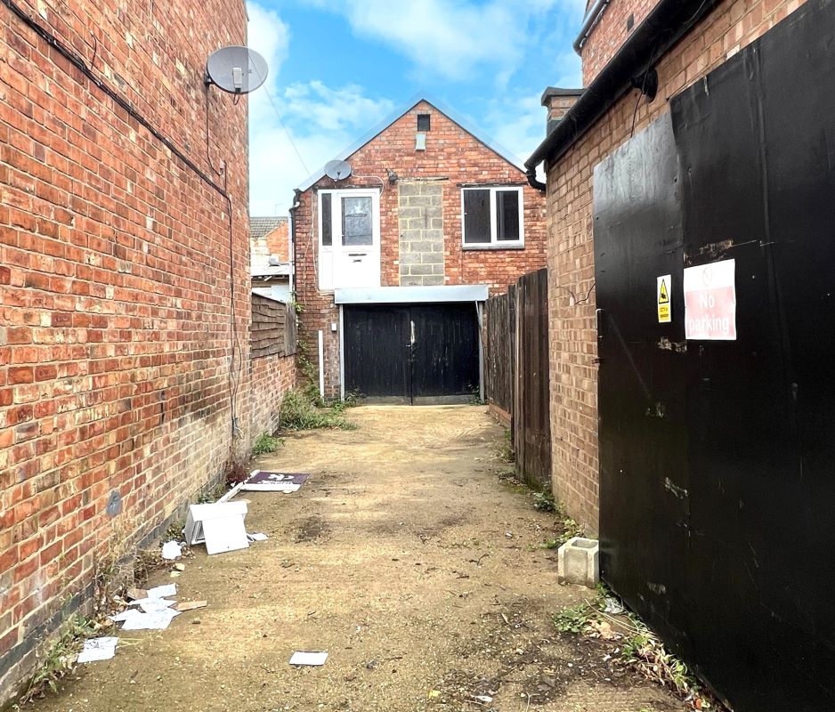 Freehold Detached Building Vacant Possession