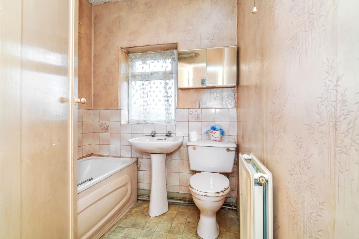 Cambridge Road, Lostock, Bolton, BL6 4AU