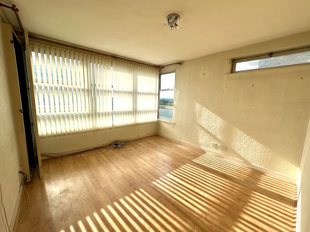 Online Property Auction in London: Isobel House, Staines Road West, Sunbury-on-Thames, TW16 7BD | Auction ends 04/12/2025, a Guide Price of £115,000+.