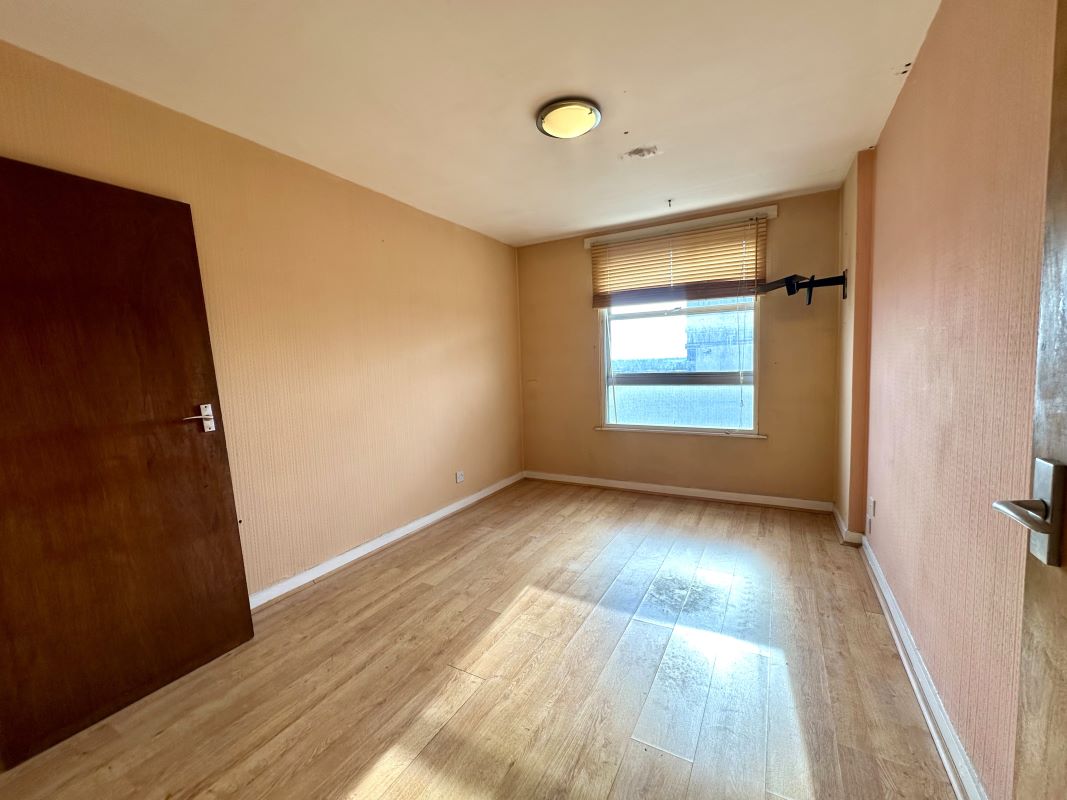 Online Property Auction in London: Isobel House, Staines Road West, Sunbury-on-Thames, TW16 7BD | Auction ends 04/12/2025, a Guide Price of £115,000+.