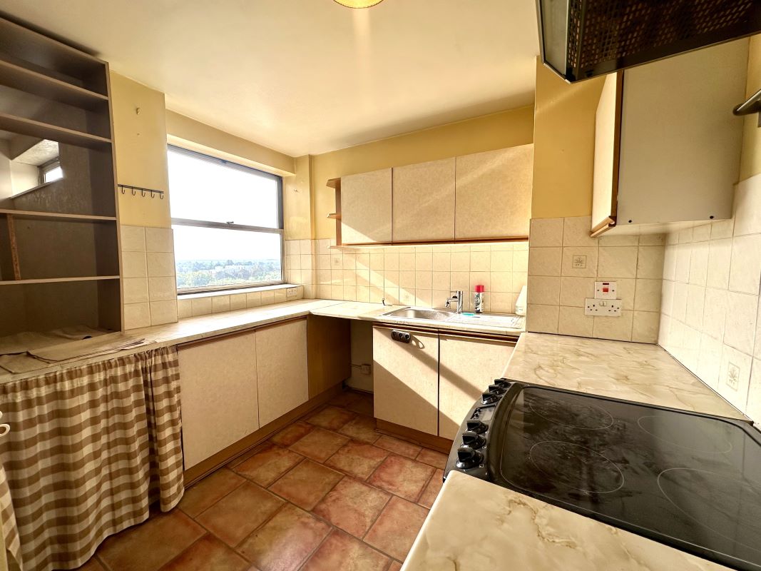 Online Property Auction in London: Isobel House, Staines Road West, Sunbury-on-Thames, TW16 7BD | Auction ends 04/12/2025, a Guide Price of £115,000+.