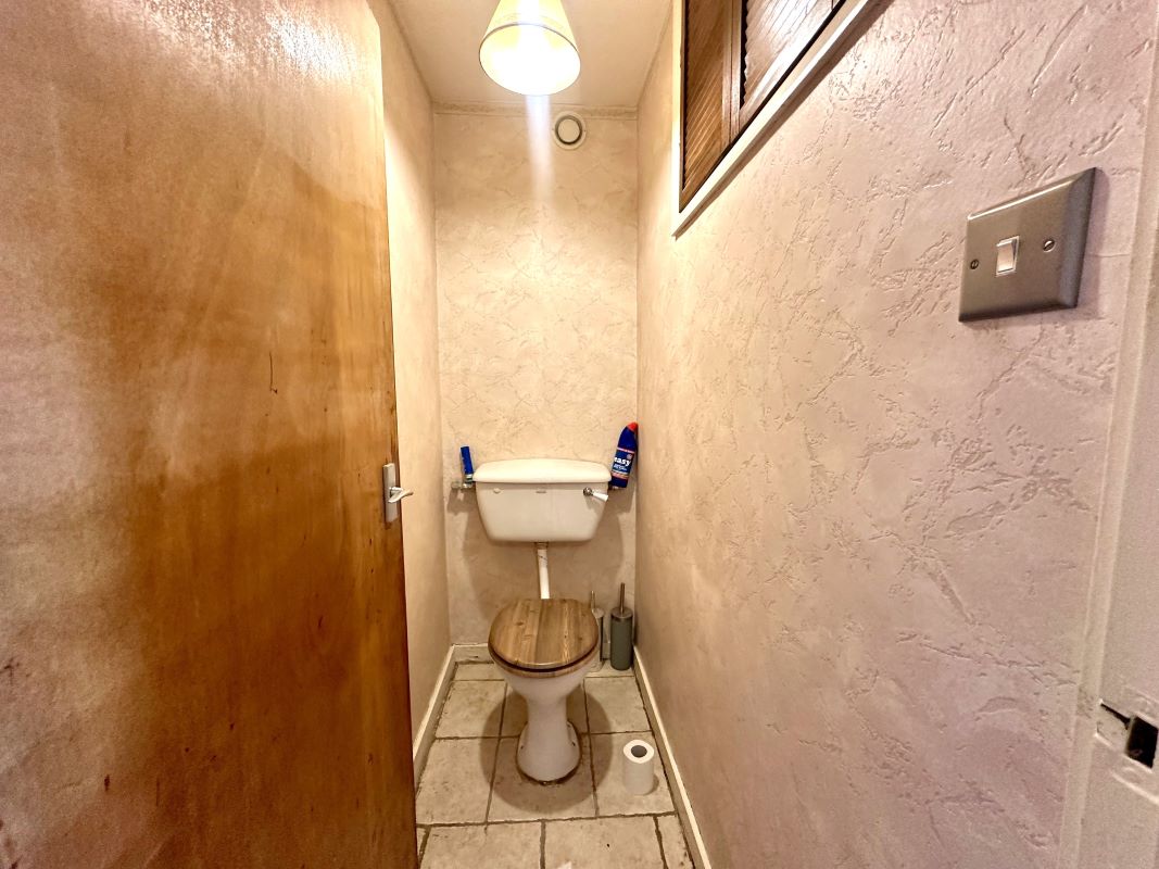 Online Property Auction in London: Isobel House, Staines Road West, Sunbury-on-Thames, TW16 7BD | Auction ends 04/12/2025, a Guide Price of £115,000+.