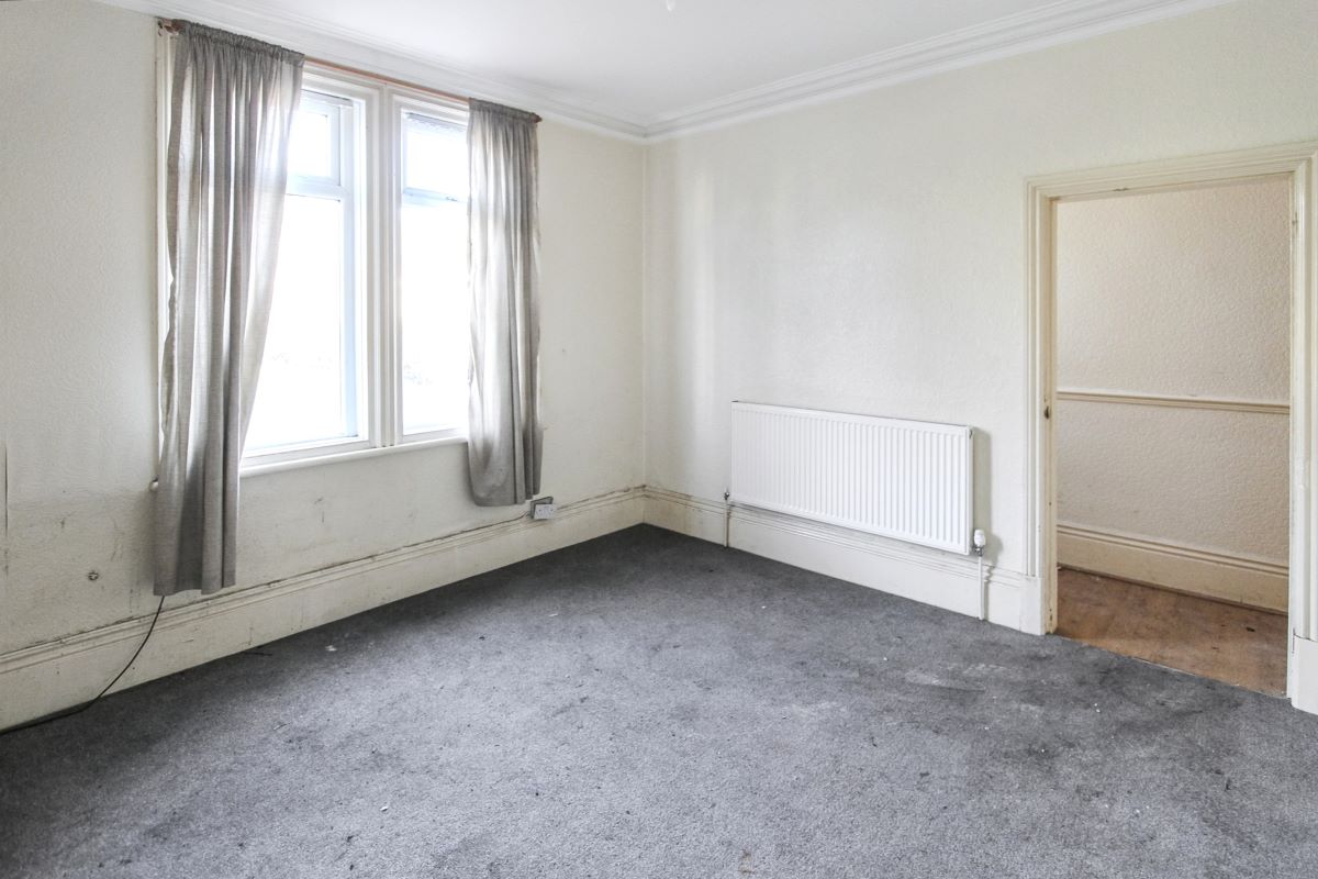 Online Property Auction in London: Cheapside, Worksop, S80 2HU | Auction ends 04/12/2025, a Guide Price of £30,000+.