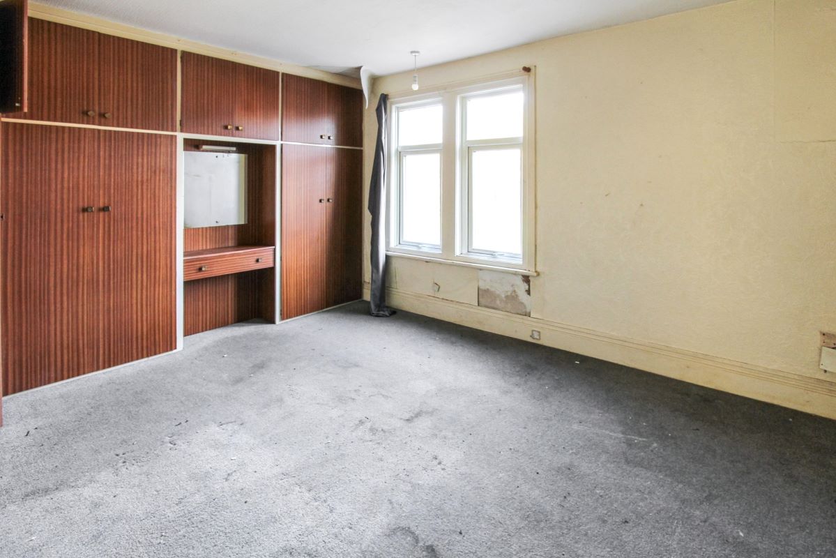 Online Property Auction in London: Cheapside, Worksop, S80 2HU | Auction ends 04/12/2025, a Guide Price of £30,000+.