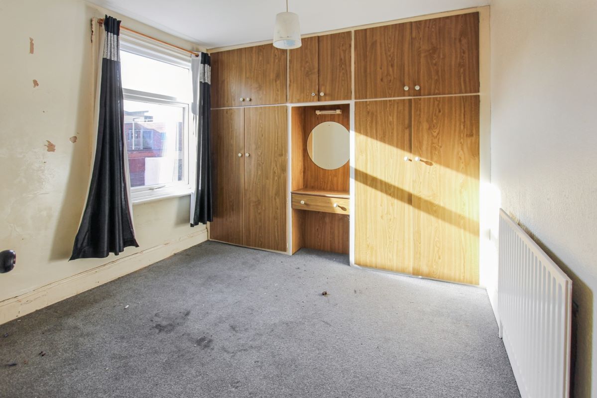 Online Property Auction in London: Cheapside, Worksop, S80 2HU | Auction ends 04/12/2025, a Guide Price of £30,000+.