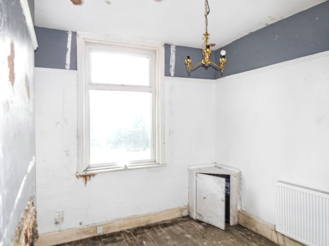Online Property Auction in London: Enfield Road, Blackpool, FY1 2RB | Auction ends 04/12/2025, a Guide Price of £25,000+.