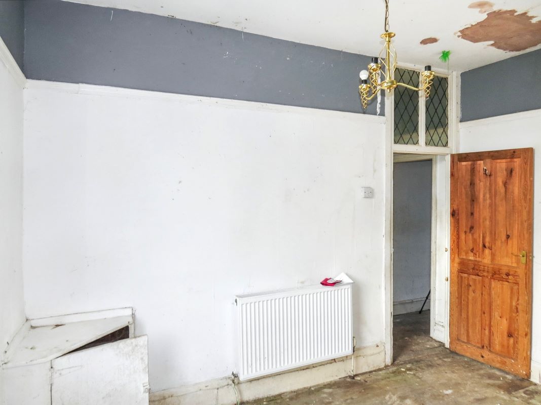Online Property Auction in London: Enfield Road, Blackpool, FY1 2RB | Auction ends 04/12/2025, a Guide Price of £25,000+.
