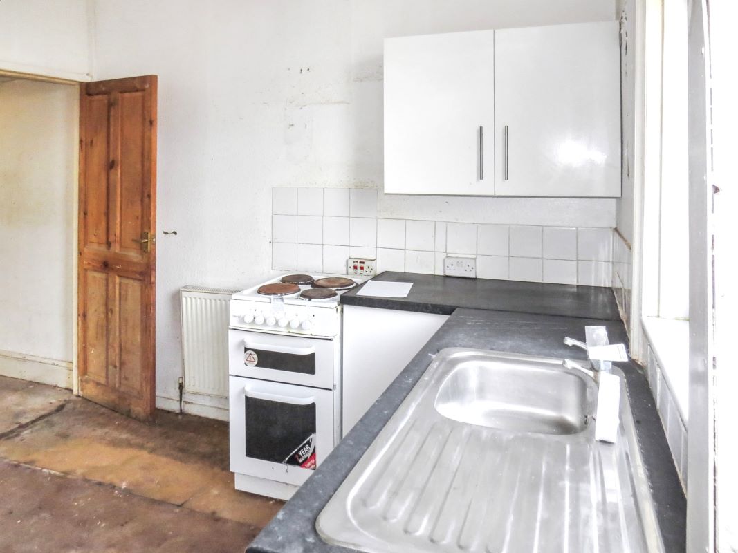 Online Property Auction in London: Enfield Road, Blackpool, FY1 2RB | Auction ends 04/12/2025, a Guide Price of £25,000+.