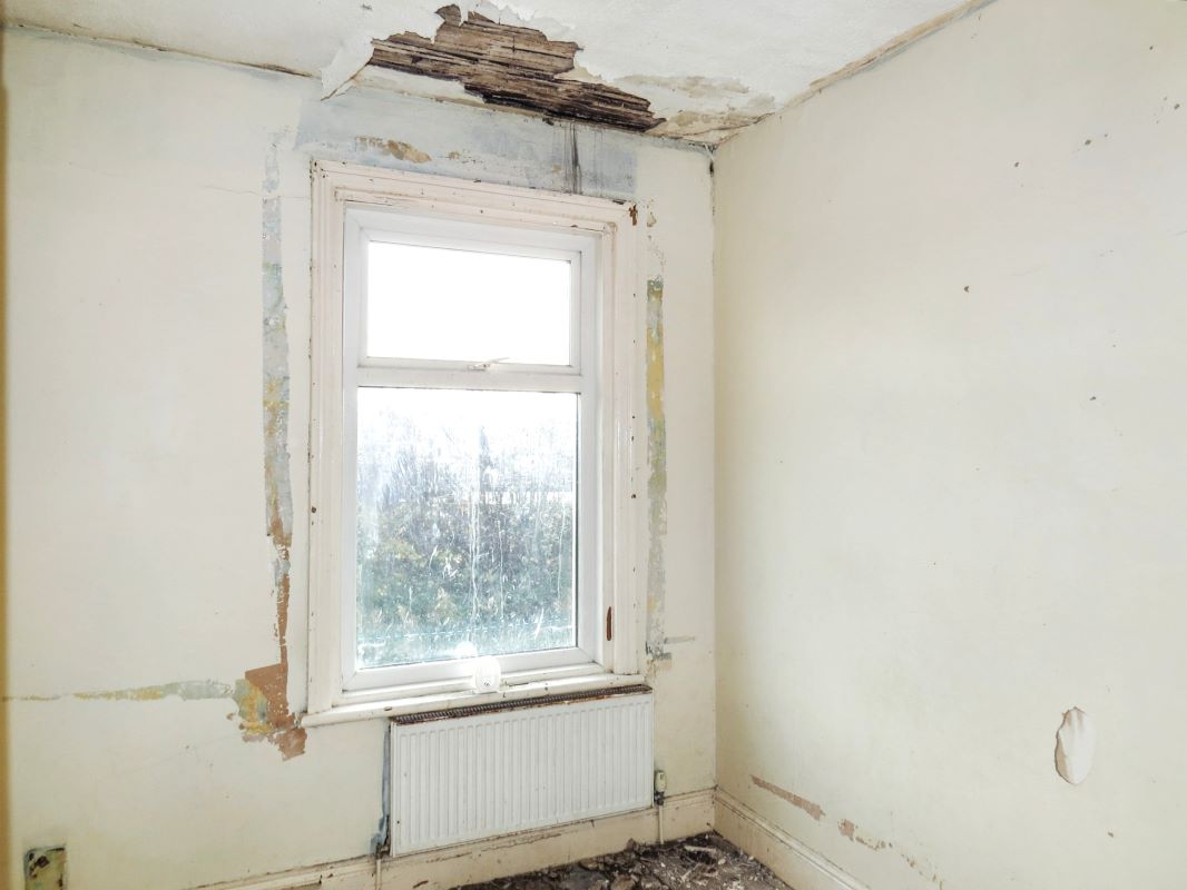 Online Property Auction in London: Enfield Road, Blackpool, FY1 2RB | Auction ends 04/12/2025, a Guide Price of £25,000+.