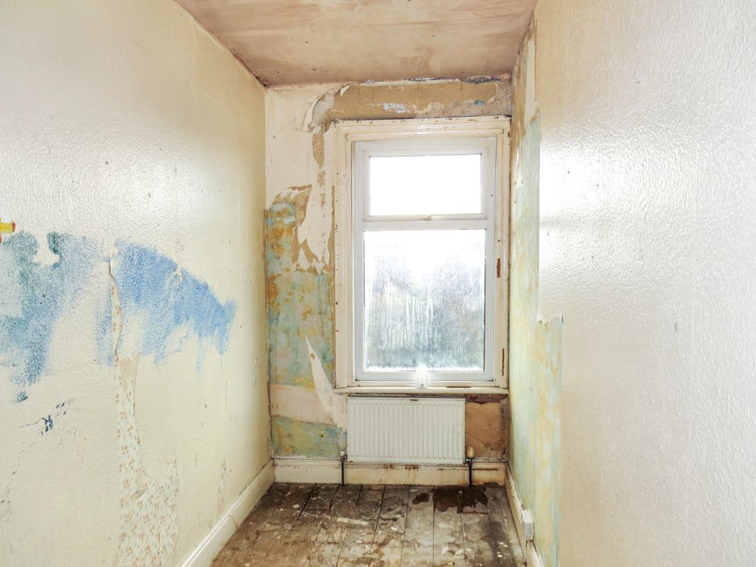 Online Property Auction in London: Enfield Road, Blackpool, FY1 2RB | Auction ends 04/12/2025, a Guide Price of £25,000+.