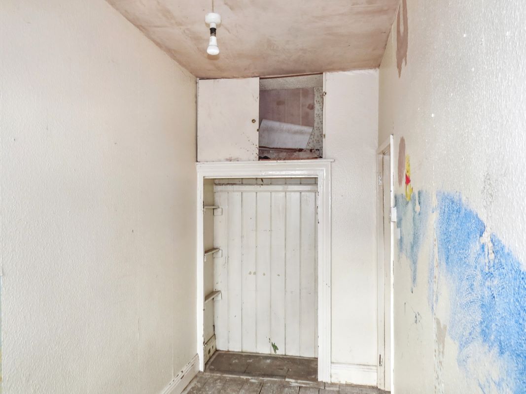 Online Property Auction in London: Enfield Road, Blackpool, FY1 2RB | Auction ends 04/12/2025, a Guide Price of £25,000+.