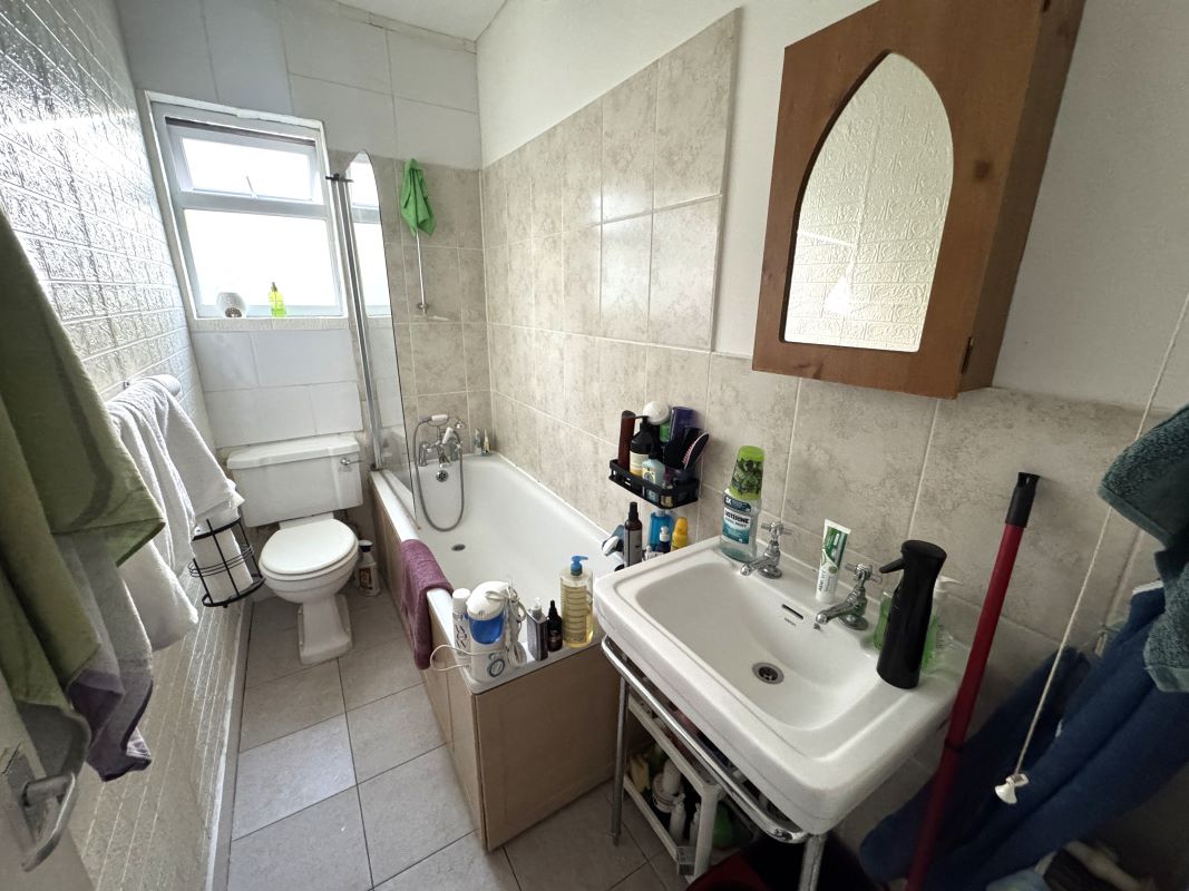 Online Property Auction in London: Southey Road, South Tottenham, N15 5LJ | Auction ends 04/12/2025, a Guide Price of £290,000+.