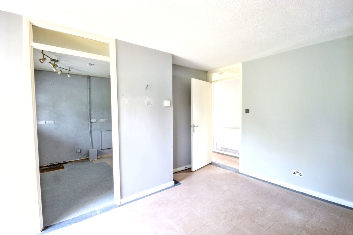 Online Property Auction in London: Scottswood Road, Bushey, WD23 2DN | Auction ends 04/12/2025, a Guide Price of £240,000+.