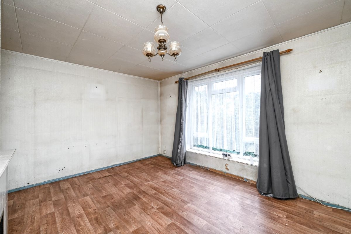 Online Property Auction in London: Mayfield Close, New Haw, Addlestone, KT15 3AJ | Auction ends 04/12/2025, a Guide Price of £225,000+.