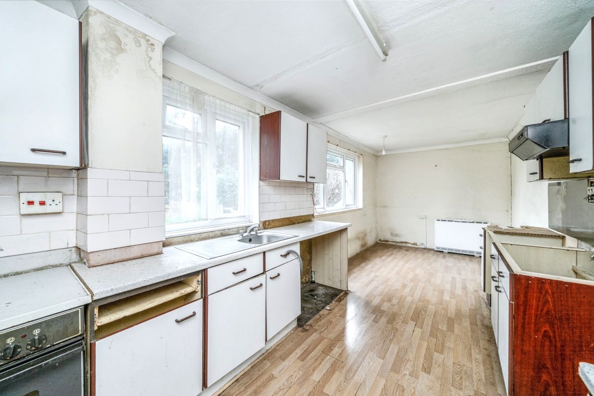 Online Property Auction in London: Mayfield Close, New Haw, Addlestone, KT15 3AJ | Auction ends 04/12/2025, a Guide Price of £225,000+.