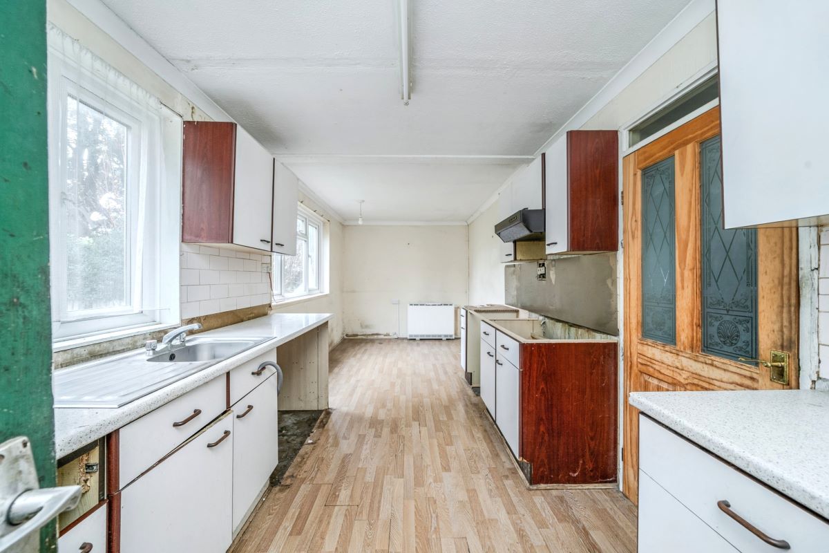 Online Property Auction in London: Mayfield Close, New Haw, Addlestone, KT15 3AJ | Auction ends 04/12/2025, a Guide Price of £225,000+.