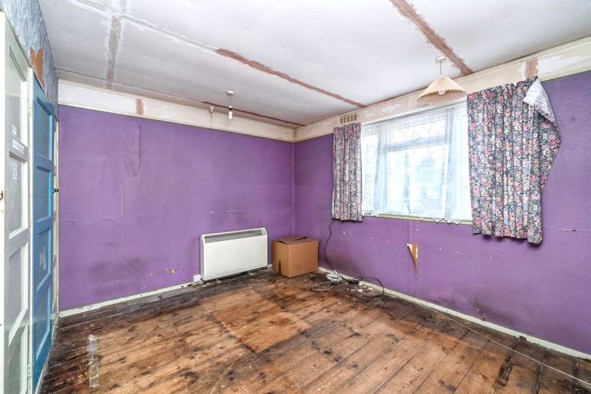 Online Property Auction in London: Mayfield Close, New Haw, Addlestone, KT15 3AJ | Auction ends 04/12/2025, a Guide Price of £225,000+.