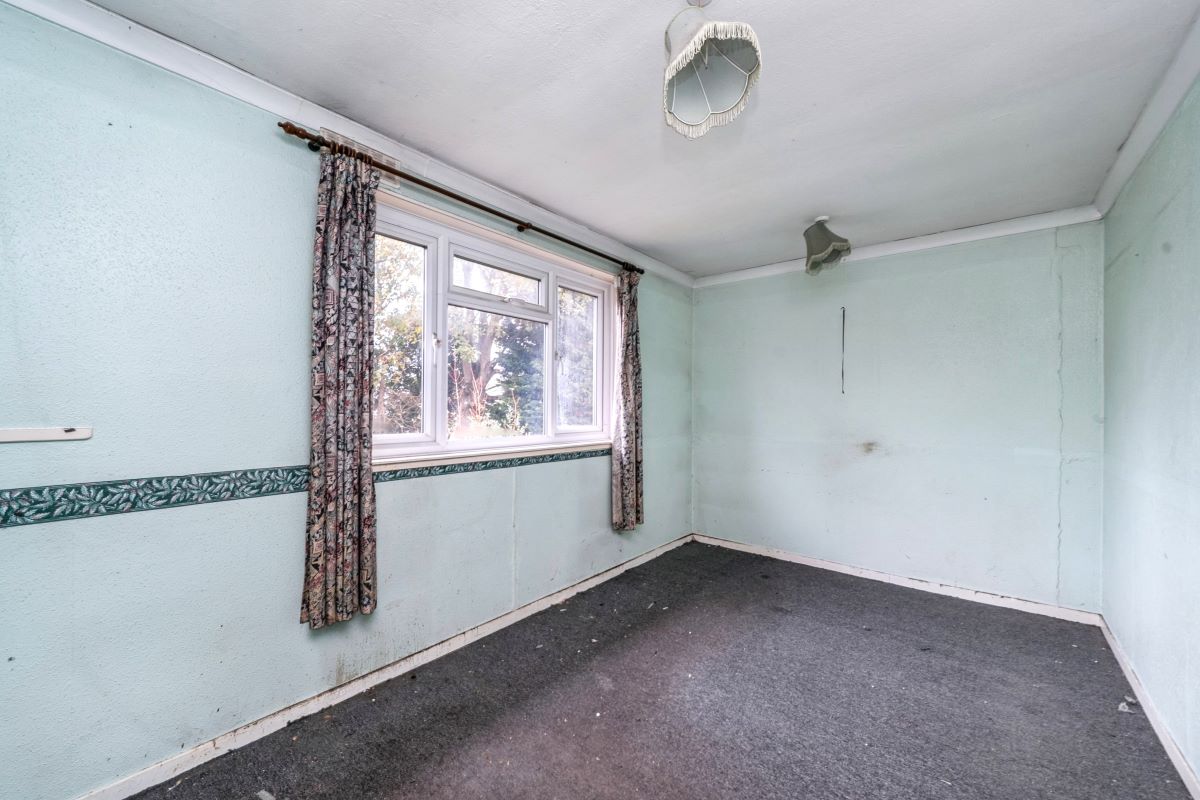 Online Property Auction in London: Mayfield Close, New Haw, Addlestone, KT15 3AJ | Auction ends 04/12/2025, a Guide Price of £225,000+.