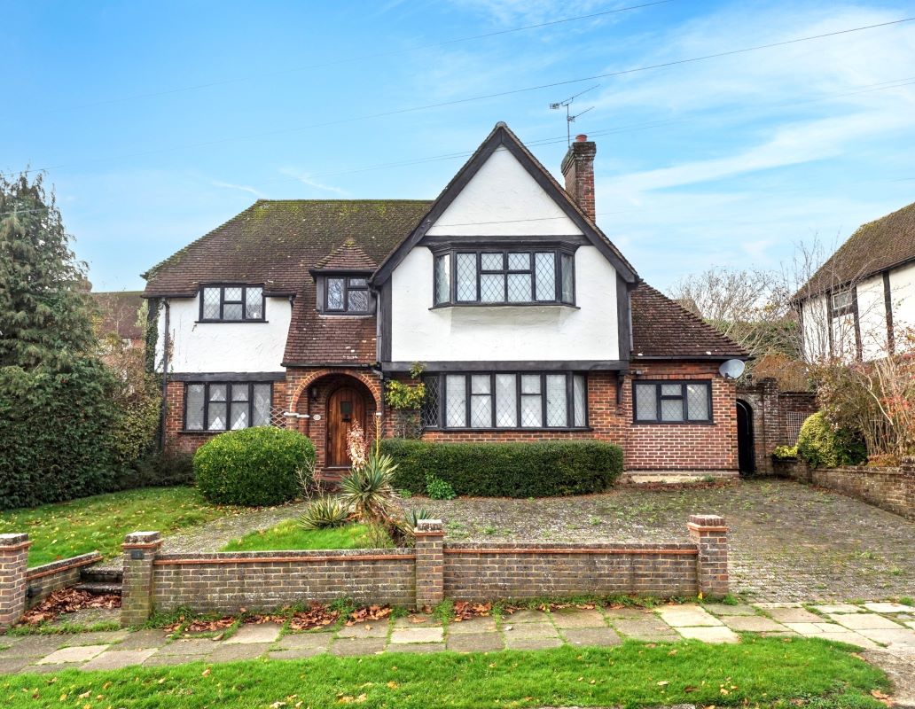 Freehold Detached House Vacant Possession