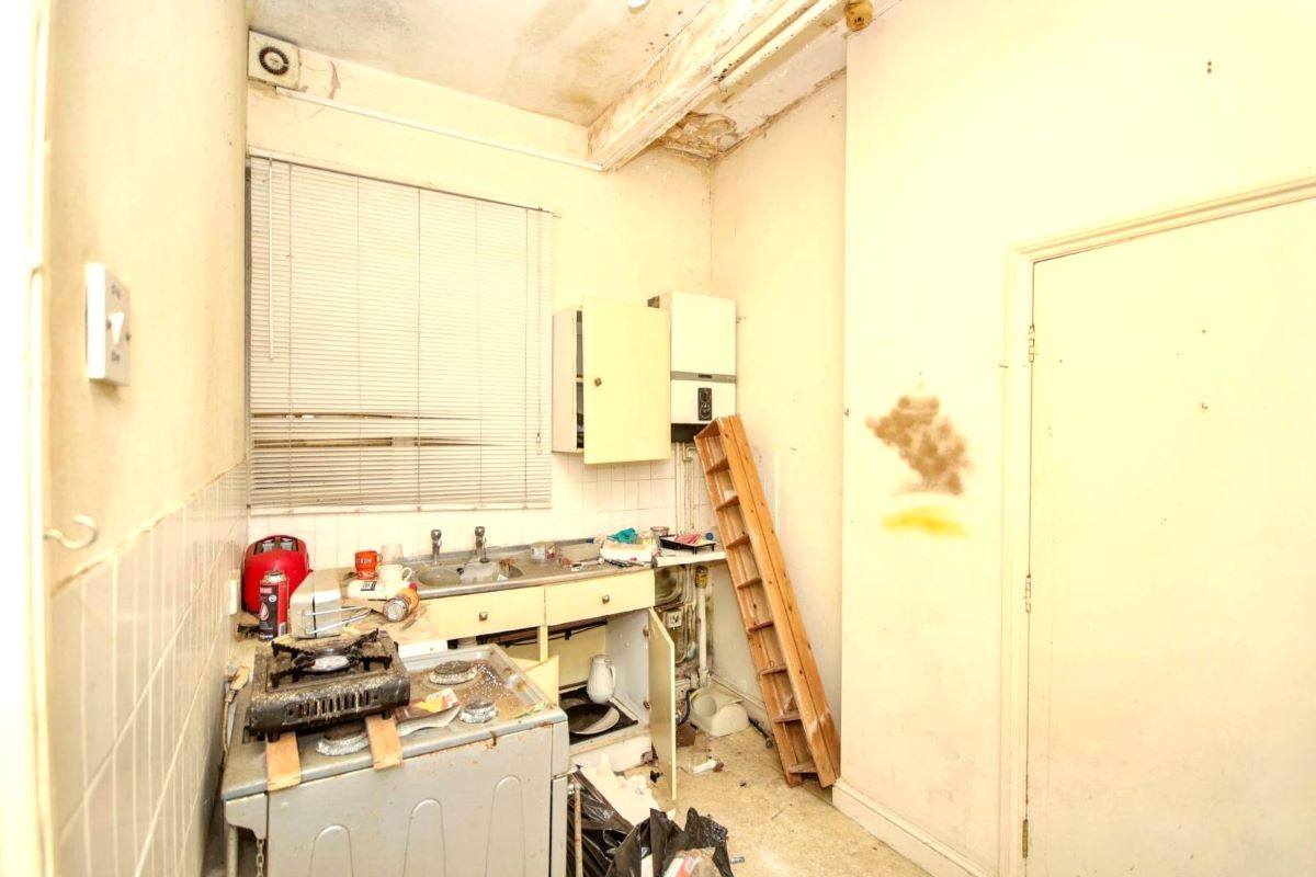 Online Property Auction in London: 2 Portland Street, King's Lynn, PE30 1PB | Auction ends 04/12/2025, a Guide Price of £10,000+.