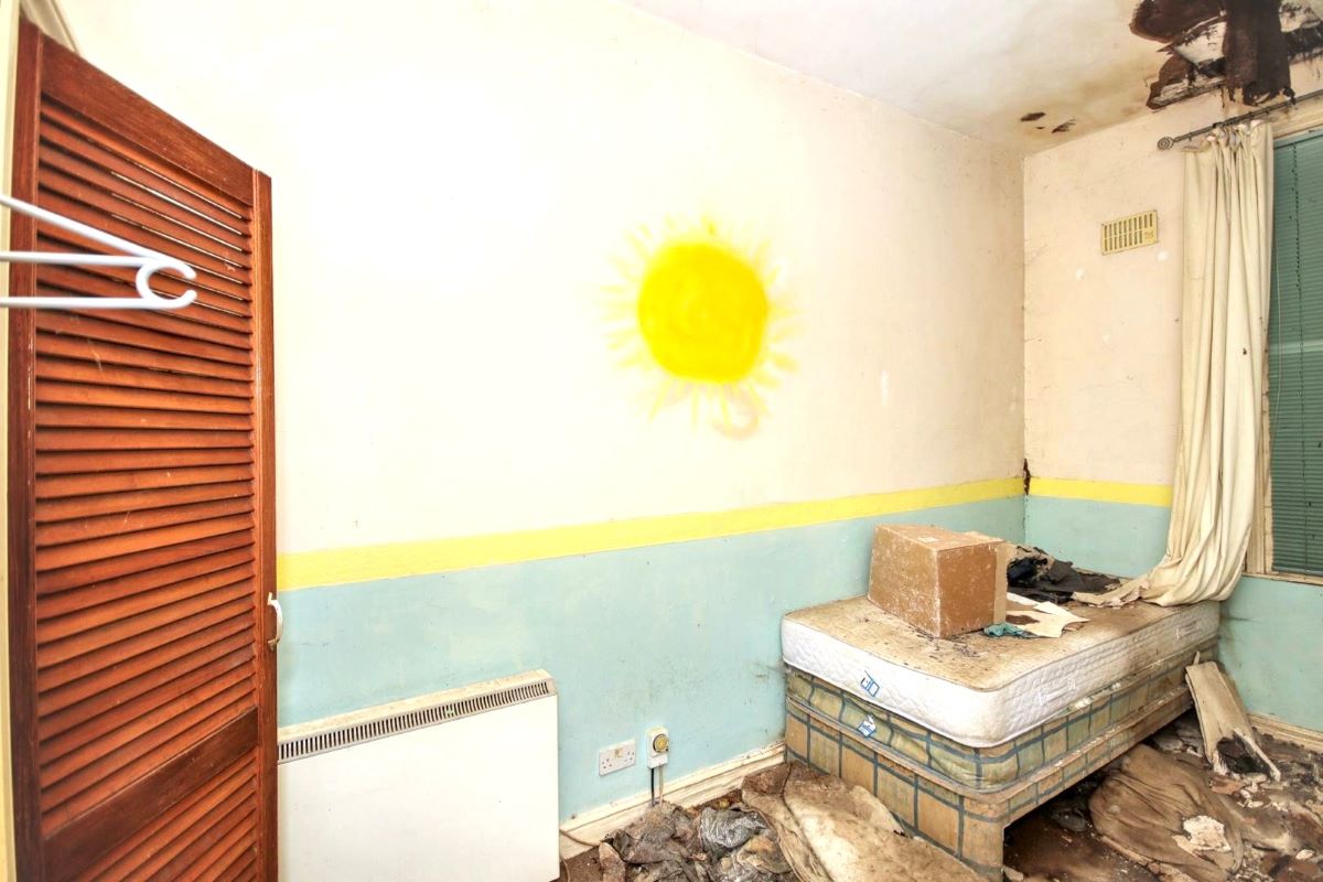 Online Property Auction in London: 2 Portland Street, King's Lynn, PE30 1PB | Auction ends 04/12/2025, a Guide Price of £10,000+.