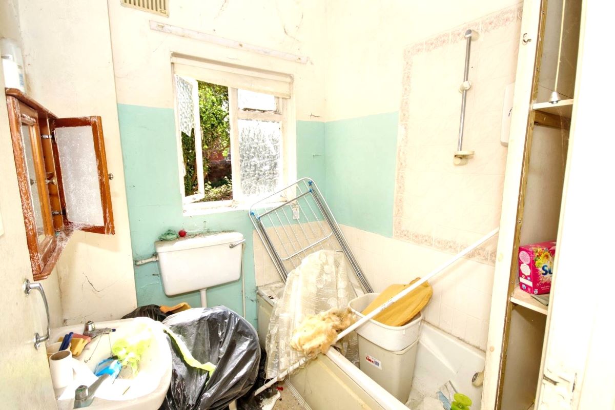 Online Property Auction in London: 2 Portland Street, King's Lynn, PE30 1PB | Auction ends 04/12/2025, a Guide Price of £10,000+.