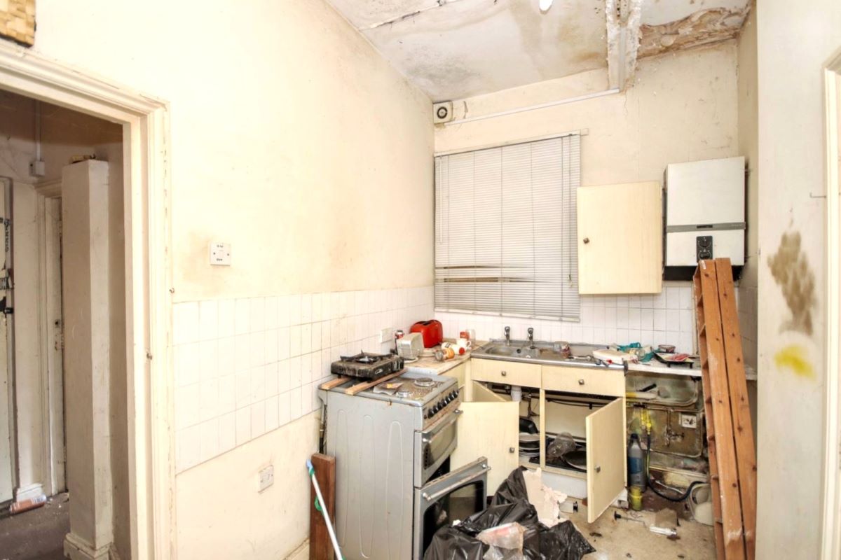 Online Property Auction in London: 2 Portland Street, King's Lynn, PE30 1PB | Auction ends 04/12/2025, a Guide Price of £10,000+.