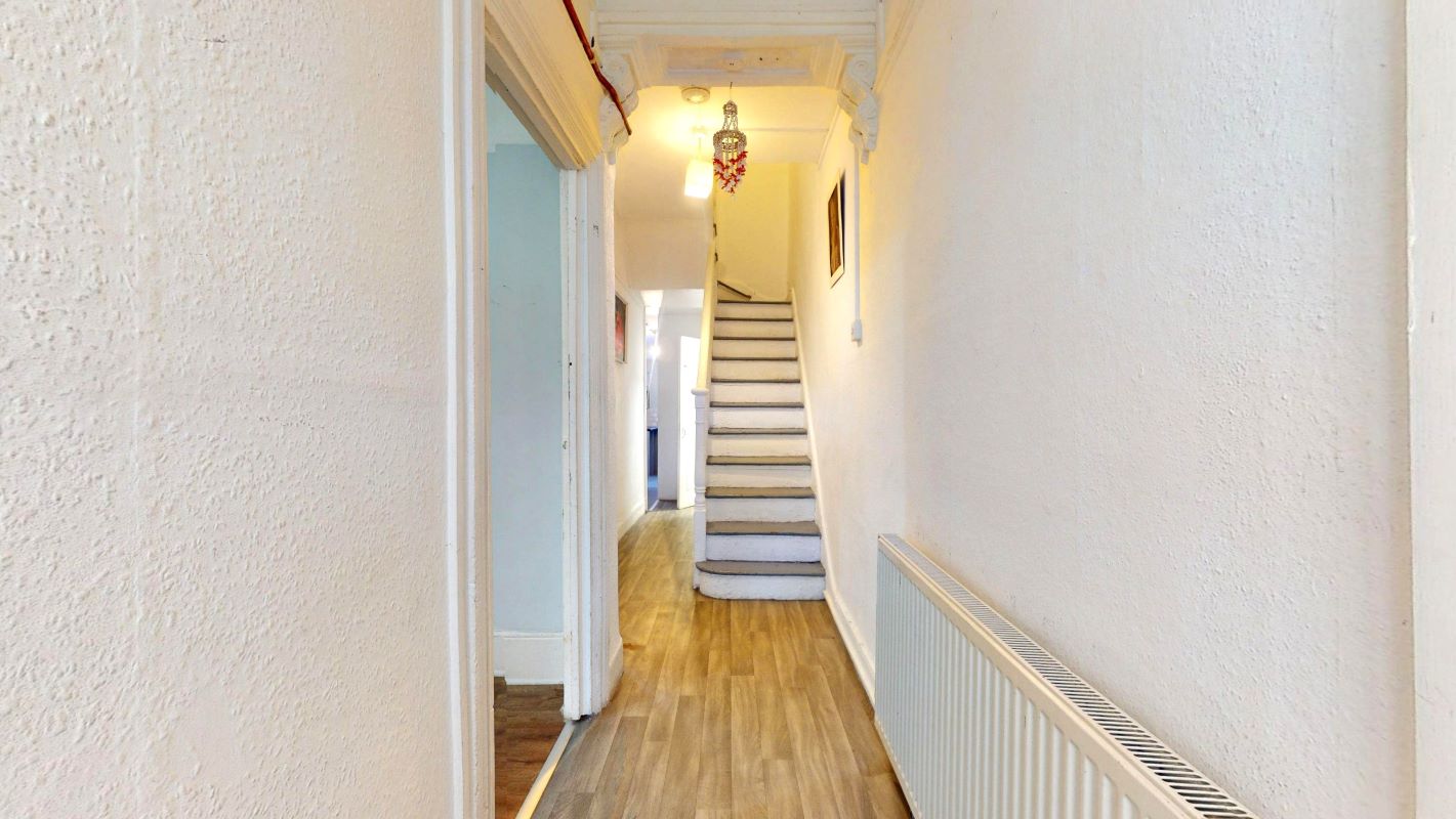 Online Property Auction in London: Howden Street, Peckham Rye, SE15 4LB | Auction ends 04/12/2025, a Guide Price of £750,000+.