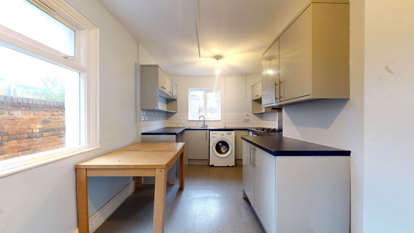 Online Property Auction in London: Howden Street, Peckham Rye, SE15 4LB | Auction ends 04/12/2025, a Guide Price of £750,000+.