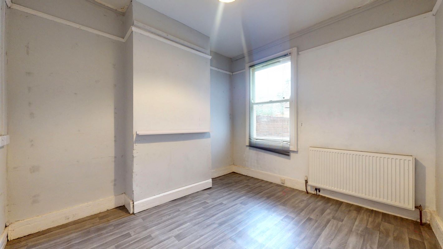 Online Property Auction in London: Howden Street, Peckham Rye, SE15 4LB | Auction ends 04/12/2025, a Guide Price of £750,000+.