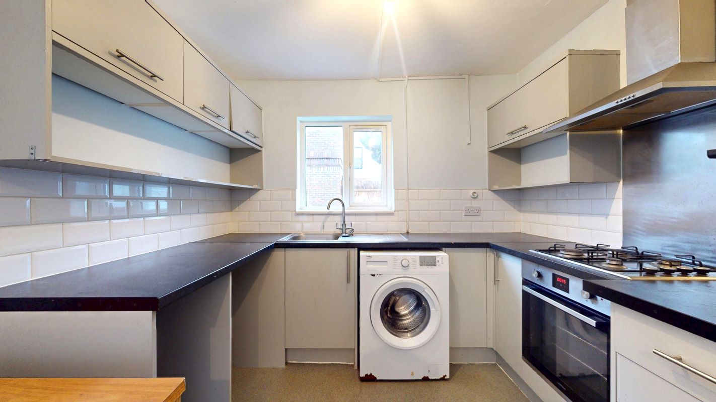 Online Property Auction in London: Howden Street, Peckham Rye, SE15 4LB | Auction ends 04/12/2025, a Guide Price of £750,000+.