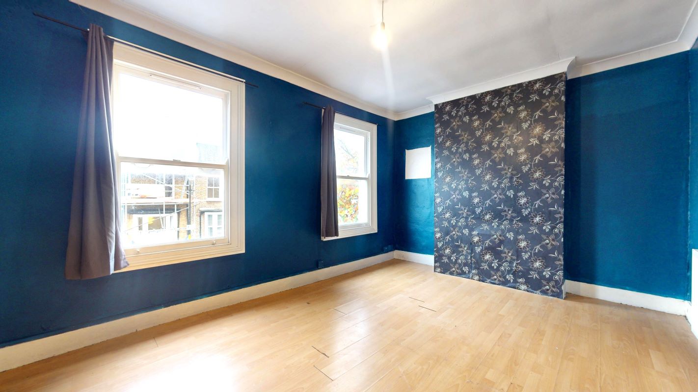 Online Property Auction in London: Howden Street, Peckham Rye, SE15 4LB | Auction ends 04/12/2025, a Guide Price of £750,000+.