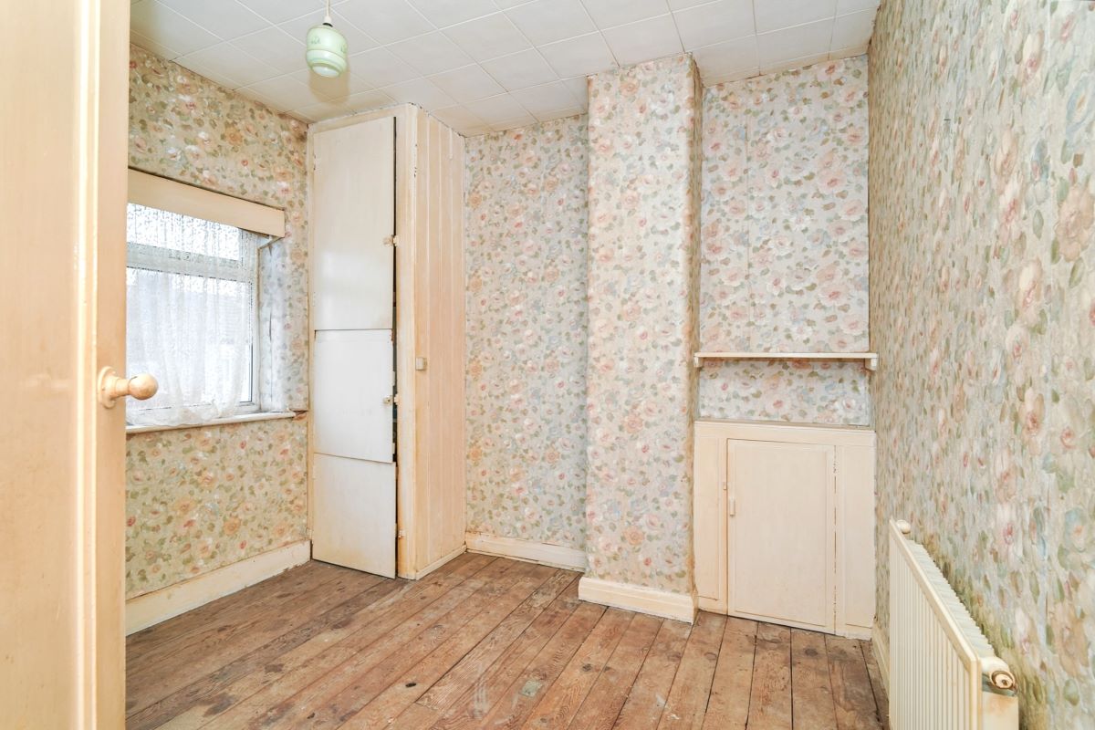 Online Property Auction in London: Cambridge Road, Lostock, Bolton, BL6 4AU | Auction ends 04/12/2025, a Guide Price of £85,000+.