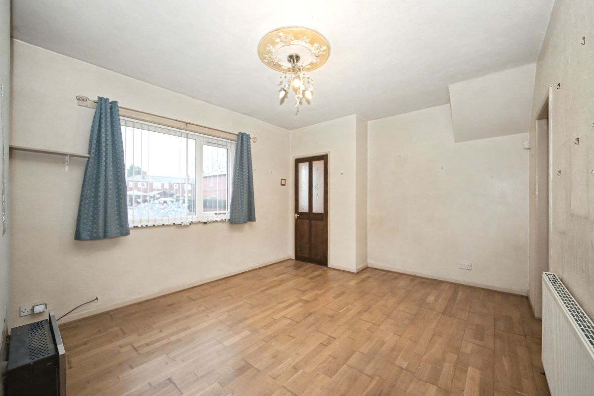 87 Inverness Road, Dukinfield, SK16 5AF