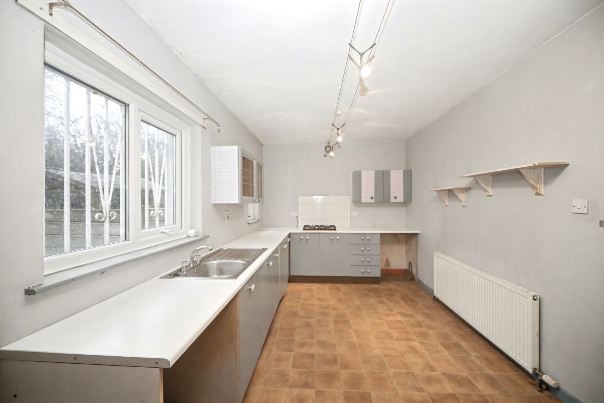 87 Inverness Road, Dukinfield, SK16 5AF