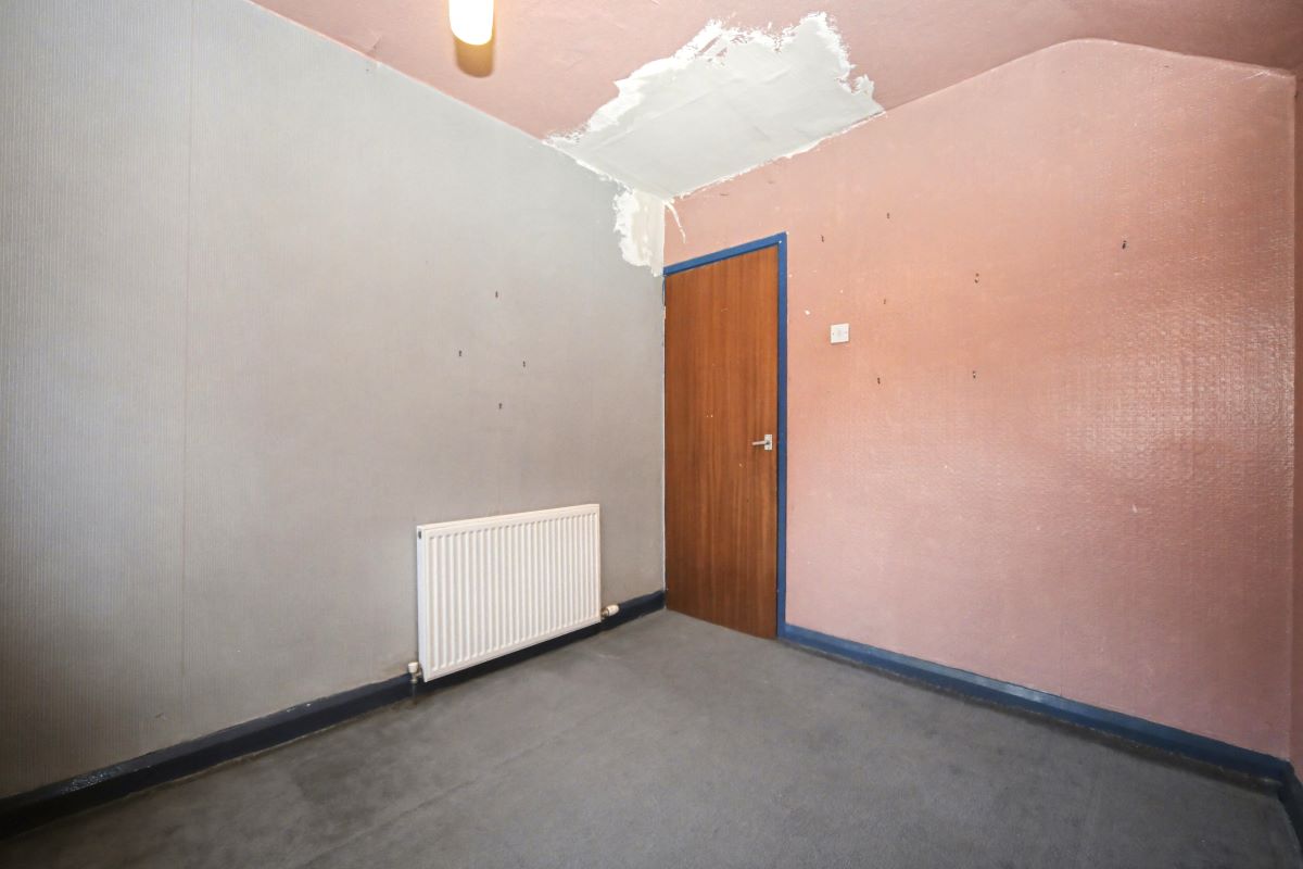 87 Inverness Road, Dukinfield, SK16 5AF