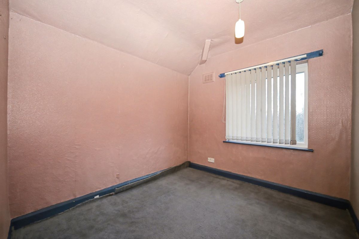 87 Inverness Road, Dukinfield, SK16 5AF