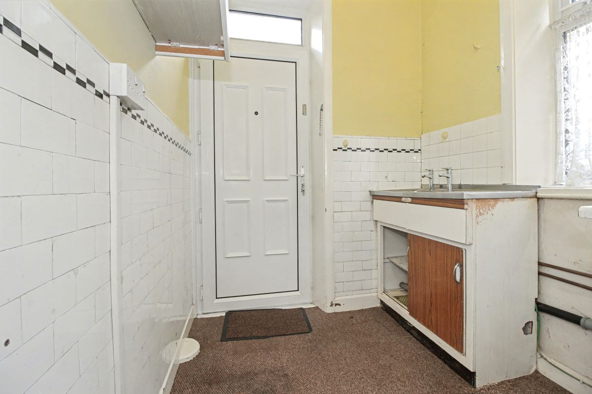 42 Lowerhouses Lane, Huddersfield, HD5 8JW