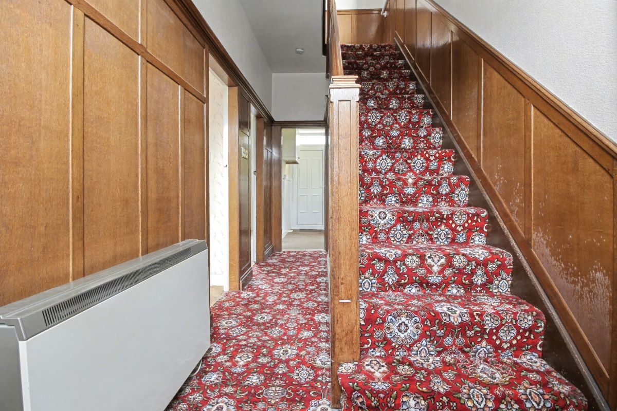 42 Lowerhouses Lane, Huddersfield, HD5 8JW