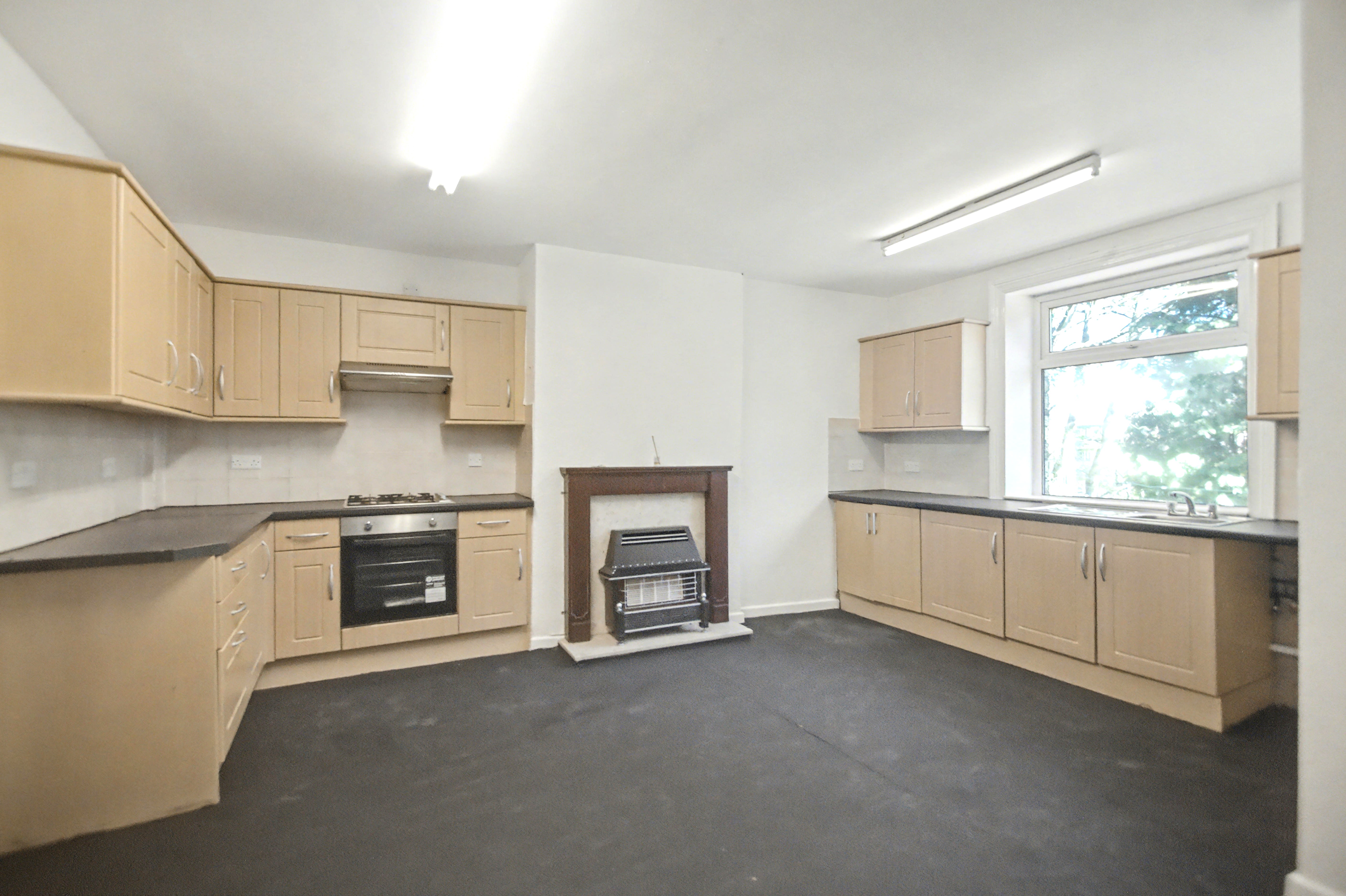 Image 4 of 12