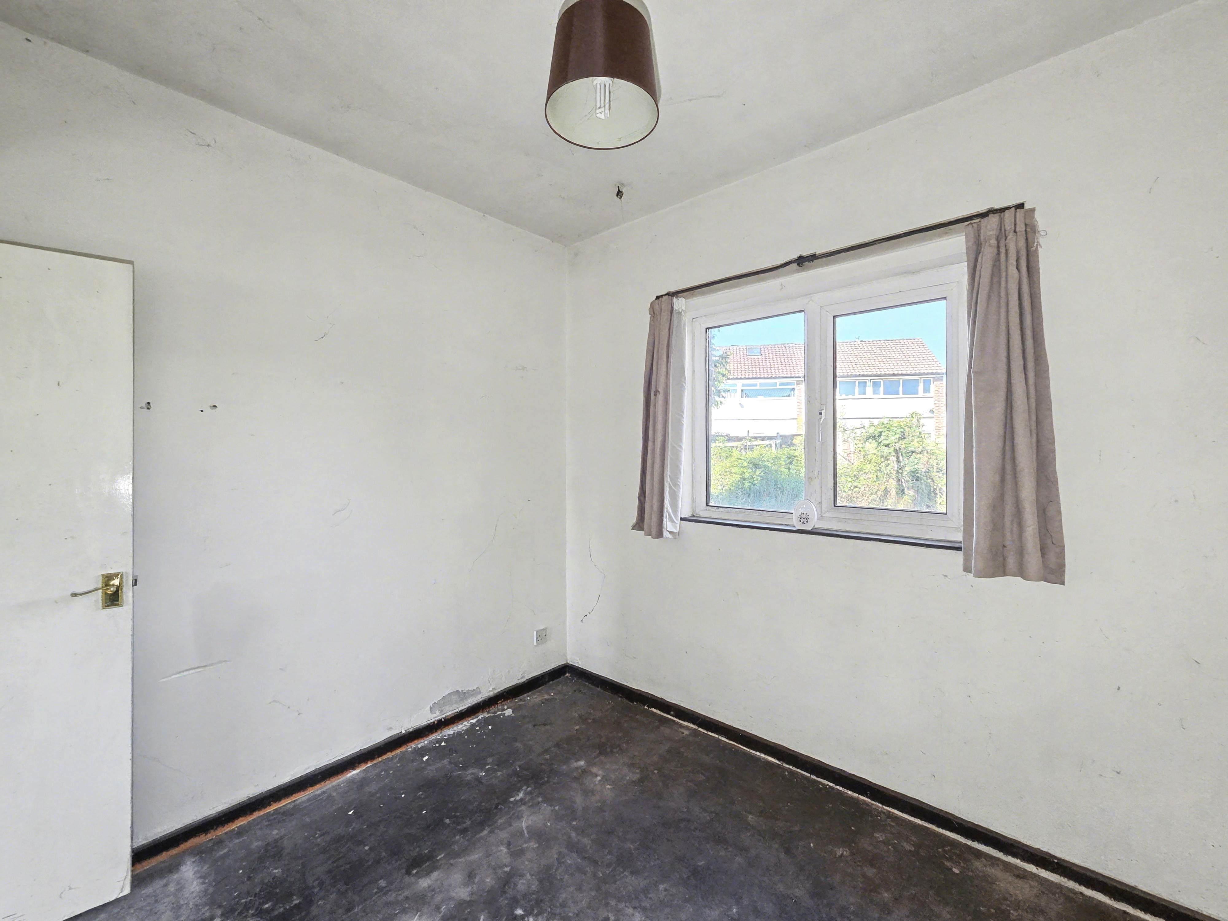 Image 4 of 18