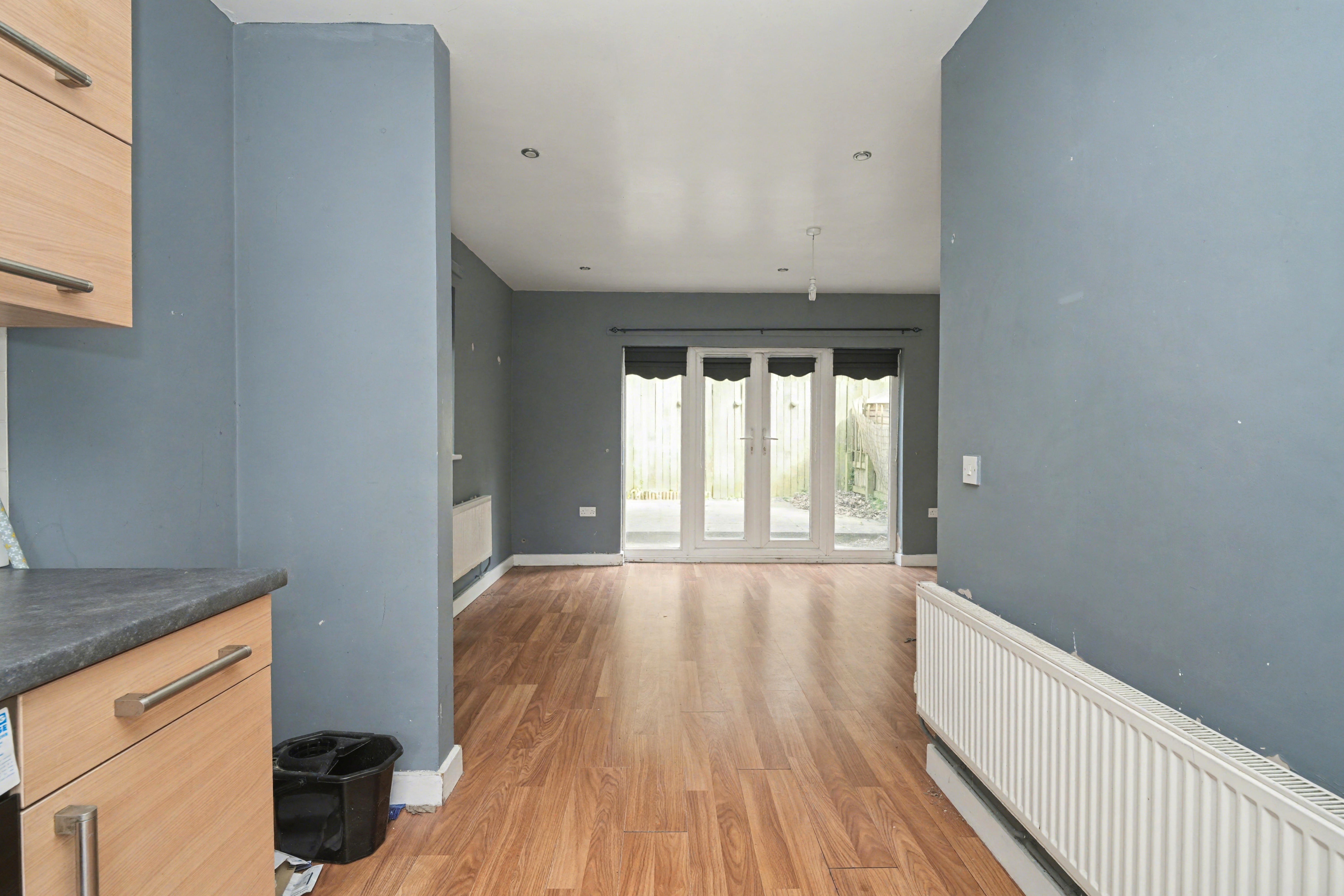 Image 4 of 19