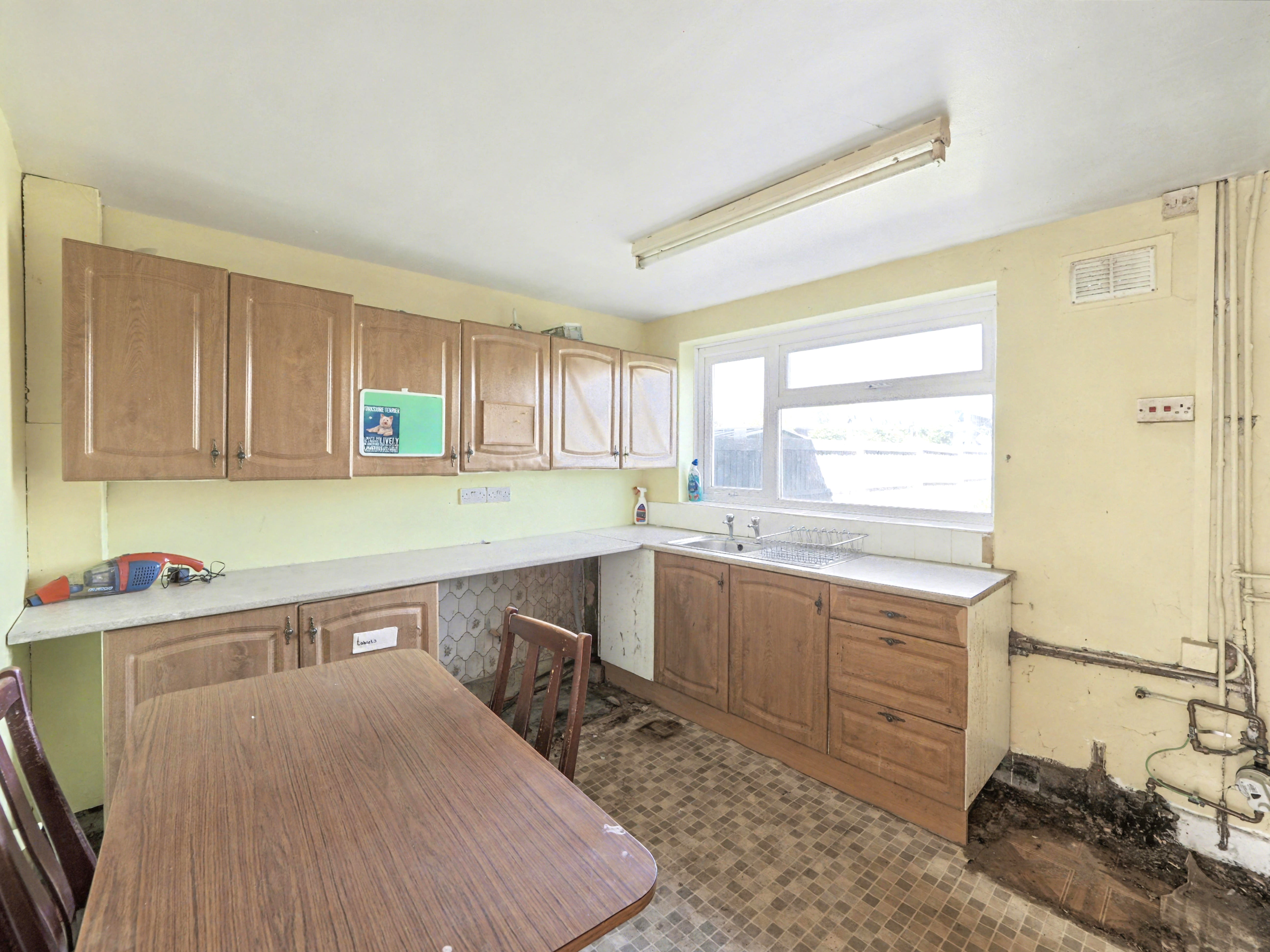 Image 4 of 18