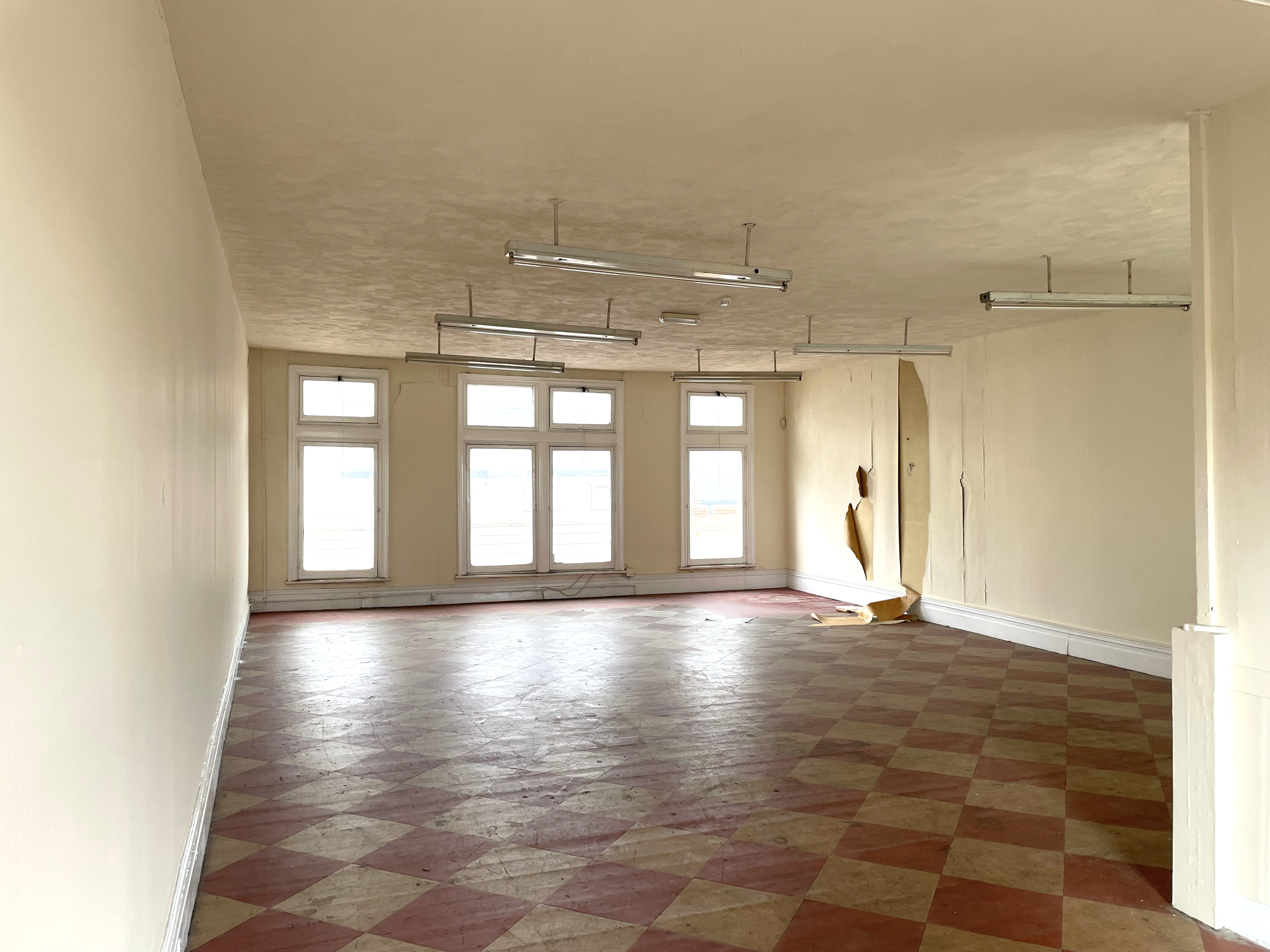 Image 4 of 7