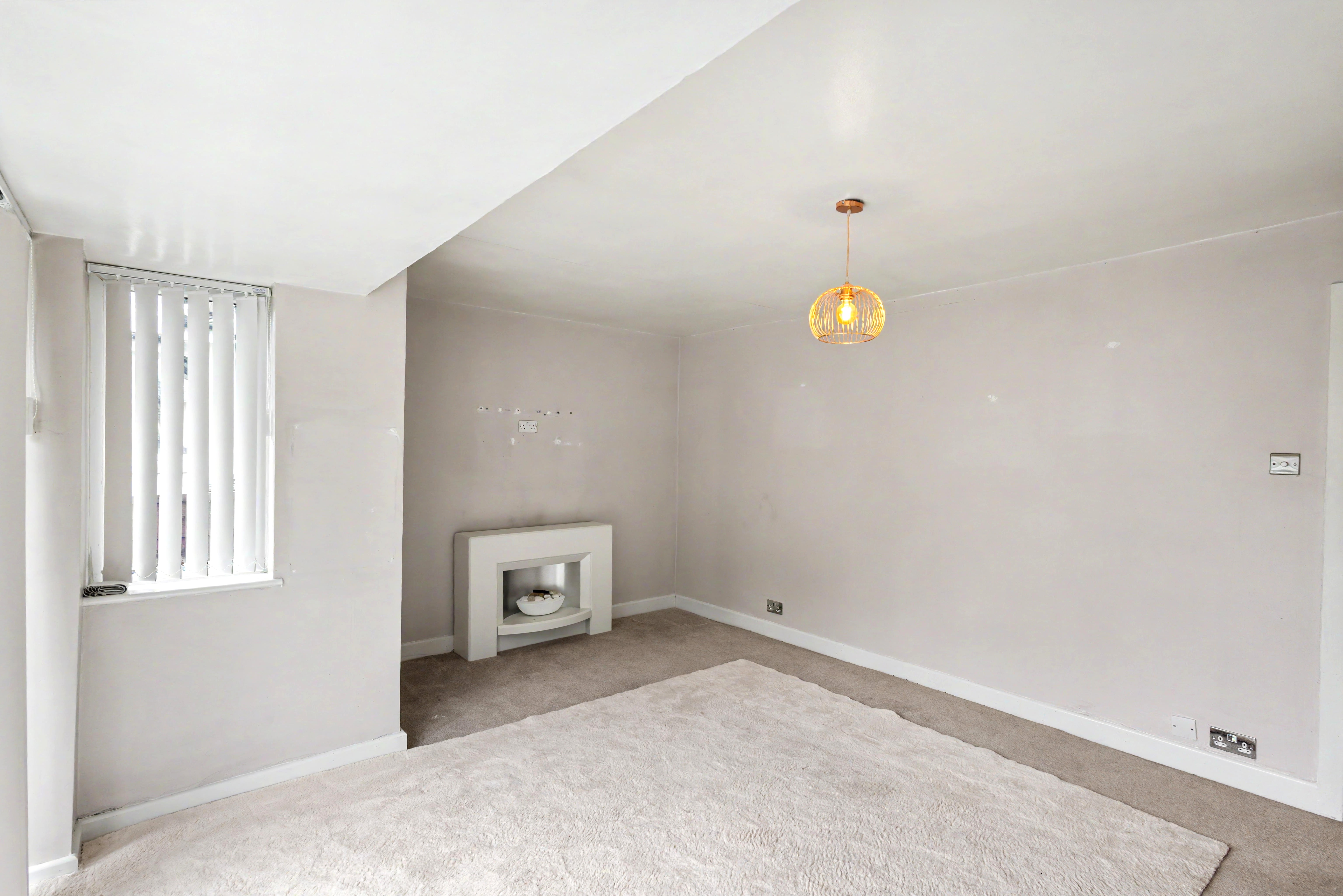 Image 4 of 18