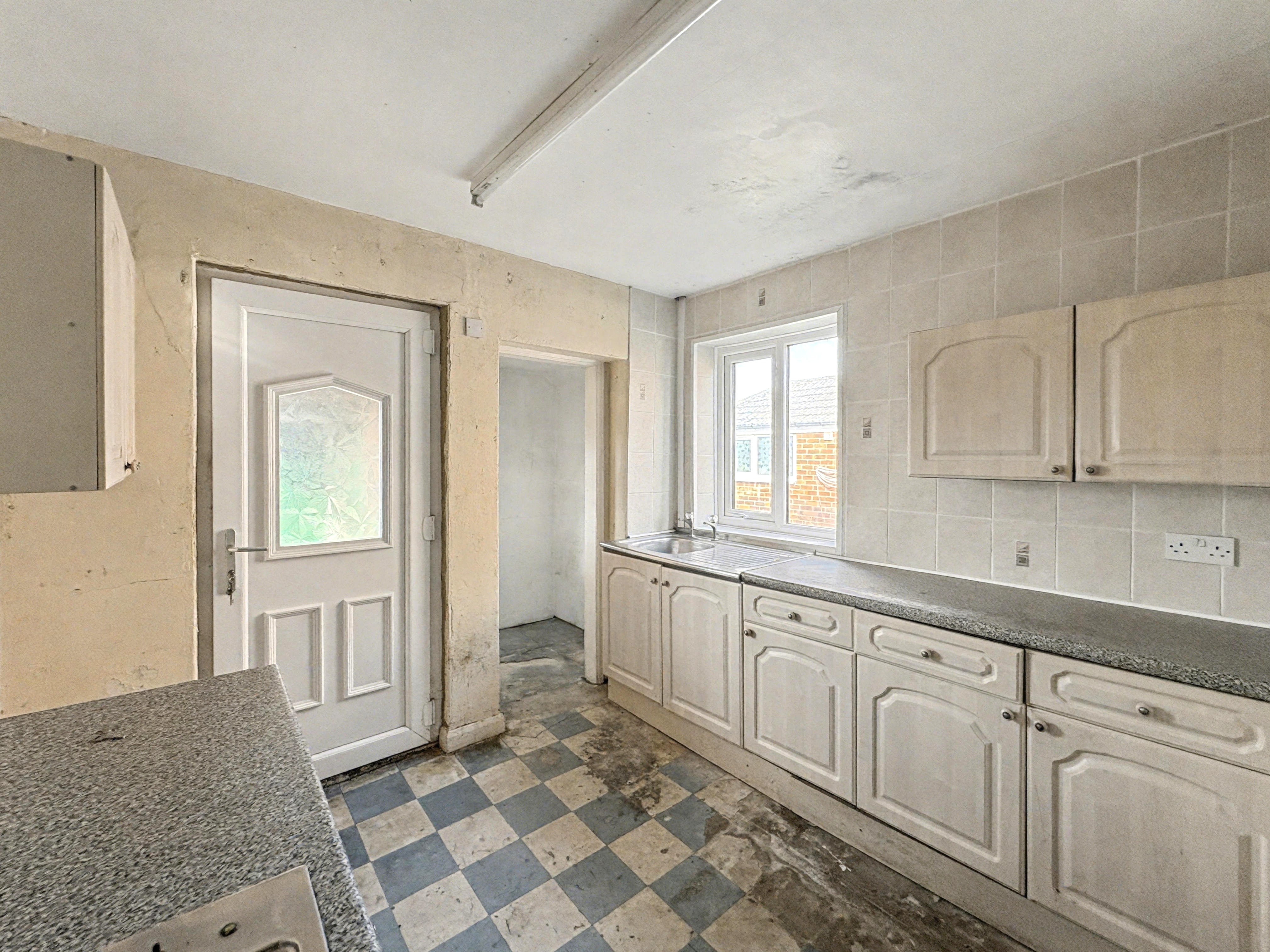 Image 4 of 18